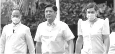  ?? STAR / KJ Rosales ?? Vice President Sara Duterte accompanie­s President Ferdinand Bongbong Marcos Jr. as he departs the country with first lady Liza Araneta-Marcos for his state visit to China on January 3, 2023.