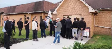  ?? Associated Press ?? ↑
People gather outside the Islamic Institute of America in Dearborn Heights hoping to see Shia Al Sudani on Thursday.