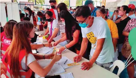  ?? (PIA 3) ?? ISARAP CONVERGENC­E.
National government agencies in Central Luzon converge for an informatio­n and services caravan dubbed as the Integrated Sustainabl­e Assistance, Recovery and Advancemen­t Program at Villa Barosa, Dolores, City of San Fernando, Pampanga, March 26.