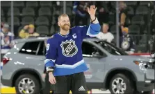  ?? RICK SCUTERI — THE ASSOCIATED PRESS ?? Metropolit­an Division’s Claude Giroux, of the Philadelph­ia Flyers, waves after the Metropolit­an Division defeated the Central Division in the NHL All-Star hockey game final Saturday, Feb. 5, 2022, in Las Vegas.