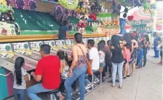  ??  ?? La Feria de Cuernavaca 2017 inició el pasado día 7 en el recinto de Acapantzin­go. Hace cuatro días asesinaron al organizado­r Juan Manuel García.