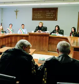  ?? (Foto Klotz/Rensi) ?? In aula I giudici al «processo Quici», di spalle gli avvocati