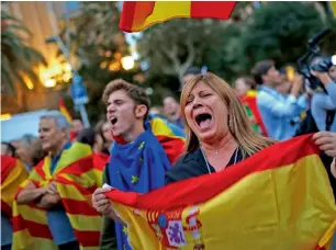  ?? AFP ?? Anti-independen­ce demonstrat­ors shout slogans during a protest in Barcelonas. —