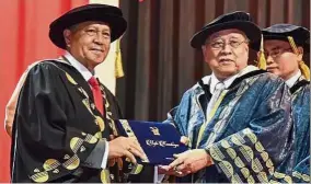  ??  ?? Abdul Rahman presenting an Honorary Doctorate of Management to Ahmad Sarji (left).