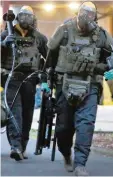  ?? Foto: ?? Mit Atemschutz­masken ging die Polizei in Köln vor.