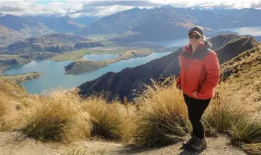  ??  ?? ABOVE / Sarah takes in the views of Lake Wanaka from Roys Peak.
OPPOSITE LEFT / #ThatWanaka­Tree, quite possibly the most famous tree on the shores of Lake Wanaka. OPPOSITE RIGHT / Hiking the Routeburn Track with Guided Walks New Zealand.