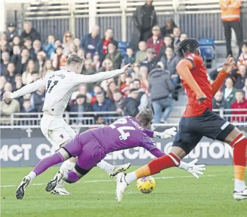  ?? ?? Rasmus Hojlund scores Manchester United’s opener in their 2-1 win over Luton in the Premier League at Kenilworth Road yesterday