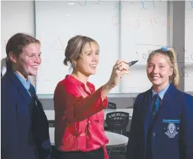  ?? Picture: Jo-Anna Robinson ?? TRIO: Teacher Emma Weber, with students Tilly McCormack and Olivia Goldsmith, is in a career with a lower than average unemployme­nt rate.