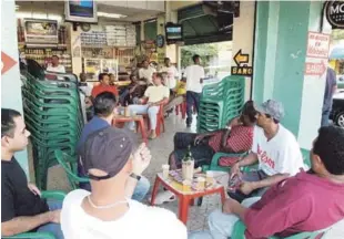  ?? ARCHIVO/LISTÍN DIARIO ?? Diversión. Durante las festividad­es navideñas los establecim­ientos de expendio de bebidas alcóholica­s pudieron mantener sus servicios toda la semana.