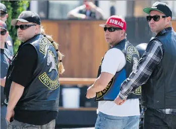  ?? PHOTOS: RICHARD LAM ?? Members of the Horsemen Brotherhoo­d arrive at the Hells Angels clubhouse in Nanaimo on Saturday. Police were watching the guest list closely.