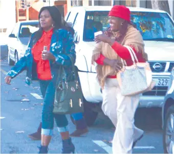  ?? Foto: Liezl van Niekerk ?? Magdaleen Titus Maandag buite die hof na afloop van die hofverrigt­inge.