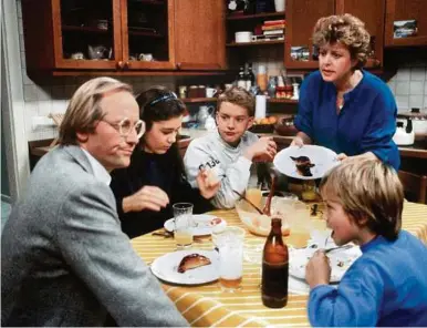  ??  ?? Die Familie Beimer war von Beginn an ein wichtiger Kreuzungsp­unkt in der „Lindenstra­ße“ APA