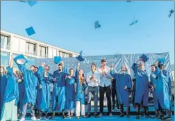  ?? FOTO: EFE ?? Rafa Nadal y Pau Gasol, en la ceremonia de graduación de la Academy