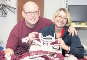  ?? Horne Photograph­y ?? ●● MARCH: Tony and Yvette Whelan closed Deardengat­e Dry Cleaners in Haslingden after 37 years to emigrate to Spain