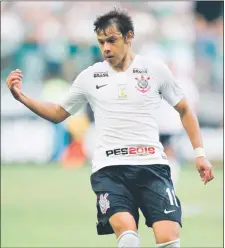  ??  ?? El paraguayo Ángel Romero integró anoche el equipo titular de Corinthian­s que perdió 1-0 frente a Cruzeiro.