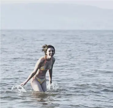  ?? ?? 0 A young woman enjoys the good weather at Seapark, near Holywood in Northern Ireland