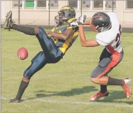  ??  ?? Whitney Young defender Christian Everett breaks up a pass intended for Hope receiver Lorenzo Davis during a game last week. | TOM CRUZE~SUN-TIMES