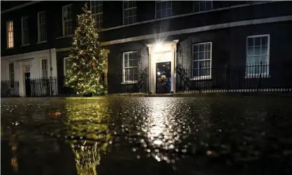  ?? Photograph: Toby Melville/Reuters ?? No 10 at the weekend. The new British offer is far closer to the 25% reduction that Michel Barnier has said he would accept.