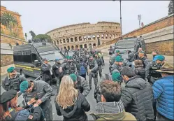  ?? AP ?? UNIFORMADO­S. Alrededor de 10 mil efectivos custodian Roma.