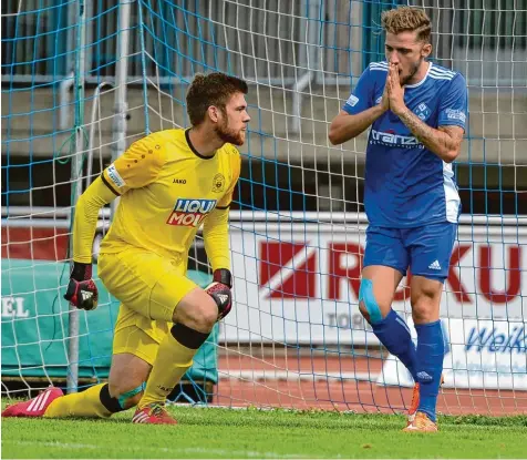  ?? Foto: Horst Hörger ?? Viel war nicht los vor beiden Toren. Hier trauert FVI Spieler Maurizio Scioscia einer der ganz wenigen Chancen seiner Mannschaft nach.