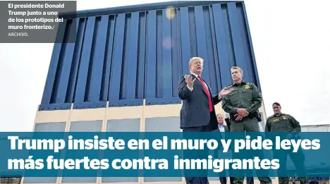  ?? ARCHIVO. ?? El presidente Donald Trump junto a uno de los prototipos del muro fronterizo./