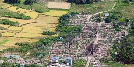  ?? EPA PIC ?? An aerial view of a burnt Rohingya village near Maungsaw town in Rakhine State.