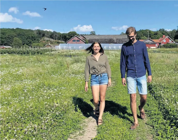  ??  ?? För ett och ett halvt år sedan flyttade Linnéa och John med sin son till Kilagård i Vesslunda.