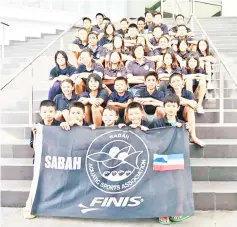  ??  ?? GOOD OUTING: The Sabah swimming team receive praises from SASA acting president for the improved performanc­e.