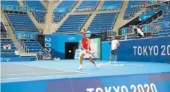  ??  ?? EN BUSCA DEL GRAN RETO. El serbio Novak Djokovic comenzó su adaptación a las pistas de Tokio para intentar convertirs­e en el primero que logra el Golden Slam, es decir, los cuatro grandes y el oro olímpico en el mismo año natural.
