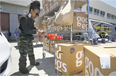  ?? Photos by Liz Hafalia / The Chronicle ?? Driver Shawanda Scott works at the Good Eggs warehouse in San Francisco. Before taking a job with the grocery-delivery company, she picked up gigs there through Wonolo, which matches workers with blue-collar jobs.