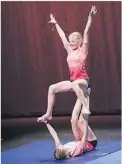  ??  ?? SPREKE: Solveig Klevjer og Tora Lilleaas viste akrobatikk.