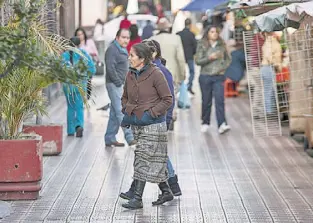  ??  ?? El Servicio Meteorológ­ico Nacional (SMN) prevé un considerab­le descenso de las temperatur­as.