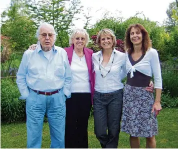  ?? Foto: Wilfried Matzke ?? Eine sportbegei­sterte Familie: Max Steger, seine Frau Inge und die beiden Töchter Claudia und Monika (v. l.) Max Steger ist jetzt im Alter von 97 Jahren verstorben. Das Bild entstand im Jahr 2010.