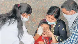  ?? DEEPAK GUPTA/HT PHOTO ?? A health worker collecting swab sample of a child at NR railway station in Lucknow on Wednesday.
