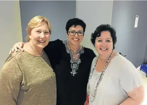  ?? Picture: GILLIAN McAINSH ?? PERSONAL TOUCH: Hostess Niqui Cloete-Barass, centre, welcomes friends Mimi Rupp, left, and Phrosne Phillips to Boost Creative Solutions’ talent showcased at Dolphin's Leap last week