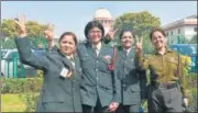  ?? SANCHIT KHANNA/HT ?? Women officers in front of the SC on February 17 after a ruling that n
they are entitled to permanent commission.