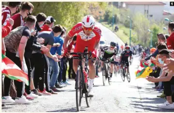  ??  ?? 1 Líder del Cofidis. Guillaume Martin se ha ganado a pulso los galones de la formación francesa con sus destacadas actuacione­s.