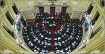  ??  ?? SESIóN. El Senado debatiendo el Presupuest­o del año que viene.