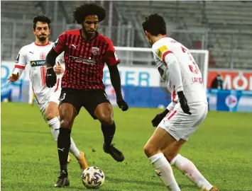  ?? Foto: Roland Geier ?? Konnte nach seiner Einwechslu­ng keine entscheide­nden Impulse setzen: Caiuby kam mit dem FC Ingolstadt nicht über ein 1:1 ge‰ gen Halle hinaus.