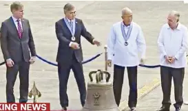  ??  ?? A screen grab from CNN documents the historic return of the bells to Philippine soil on Dec. 11, with (from left) US Deputy Assistant Secretary of Defense Joseph Felter, US Ambassador Sung Kim and Defense Secretary Delfin Lorenzana.