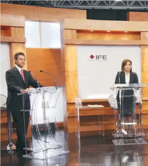  ??  ?? Escenograf­ía. Así fue el foro que el entonces IFE habilitó en 2012.