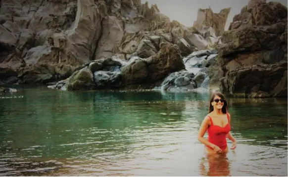  ?? CHARMAINE NORONHA PHOTOS ?? The water at the natural Owia Salt Pond is chilly at first dip, but then feels refreshing as it swirls about. Legends say the pool, enclosed by lava peaks and boulders, is full of healing waters.