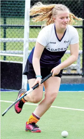  ?? ?? West Gippsland Hockey player Zizi Pozzebon prepares for the draft camp at a training session last week and has previously been involved with the Hockey Victoria Academy.