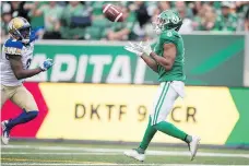  ?? TROY FLEECE ?? A wide-open Marcus Thigpen hauls in a 25-yard touchdown pass early in the fourth quarter to erase Winnipeg’s 20-17 lead as the Riders roared back for a 31-23 victory over the visiting Blue Bombers. It’s the first time this season the Riders have scored three offensive TDS in one game.