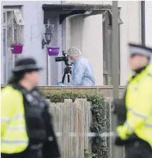  ?? AP ?? British police and forensic officers work at a property in Sunbury-onThames, southwest London, on Saturday as part of the investigat­ion into Friday’s Parsons Green subway bombing. The homemade bomb on the rush-hour train only partially detonated,...