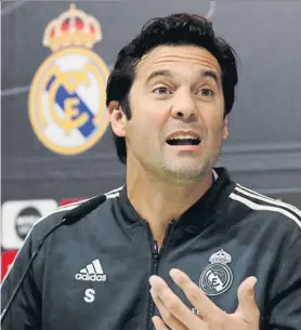  ?? FOTO: SIRVENT ?? Santiago Solari, claro en su primera comparecen­cia ante los medios