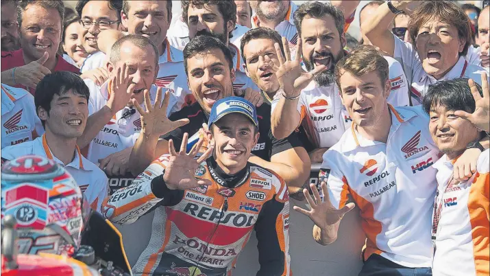  ?? FOTO: GETTY ?? Marc Márquez conquistó la manita en Aragón. Ya lleva más triunfos que ninguno y quedan otras dos pistas a izquierdas, sus favoritas, con 16 puntos de ventaja sobre el italiano Andrea Dovizioso