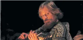  ??  ?? Viggo Mortensen Captain
Fantastic. Su nominaCión CuBre la Cuota de Cine indejendie­nte en la Categoría.