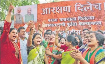  ?? BHUSHAN KOYANDE/HT PHOTO ?? Celebratio­ns at the BJP office at Nariman Point on Thursday.