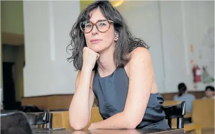  ?? ARIEL GRINBERG ?? Narradora y editora. En sus cuentos aparece el dolor, pero también un humor sutil.